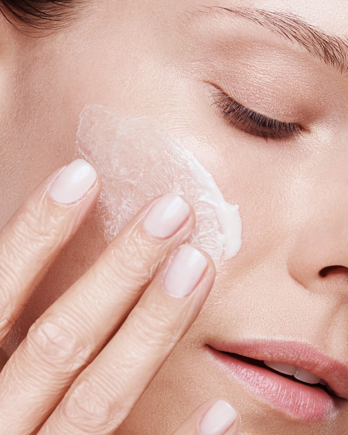 Sensitive and Reactive Skin Care: How to Calm, Protect, and Strengthen the Skin?